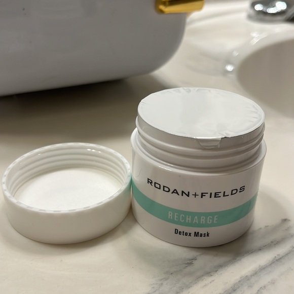 Rodan + Fields Recharge Detox Mask & Mask Spatula - Picture 2 of 2